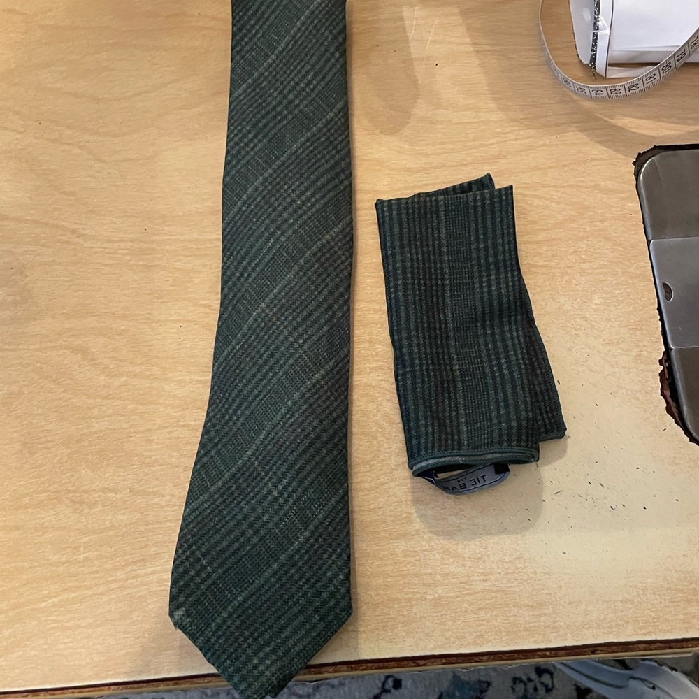 Tie & pocket square combo